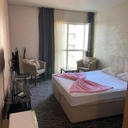 Tueyap Nightlife Suites
