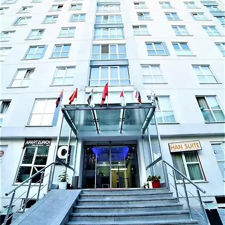 Tueyap Nightlife Suites מלון דירות