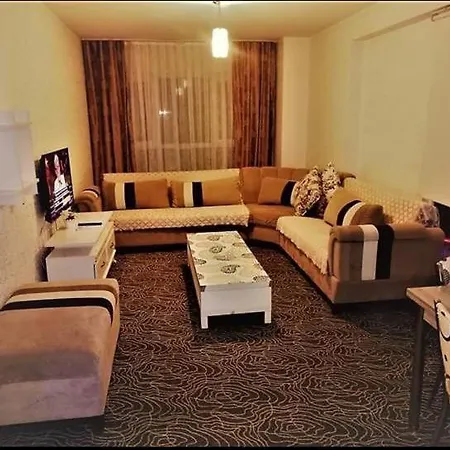 Tueyap Nightlife Suites מלון דירות