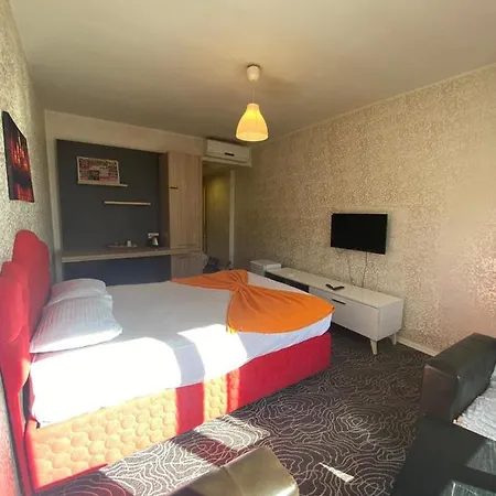 Tueyap Nightlife Suites Aparthotel *
