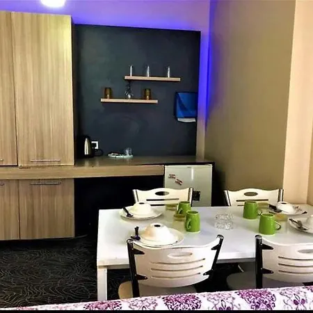 Tueyap Nightlife Suites